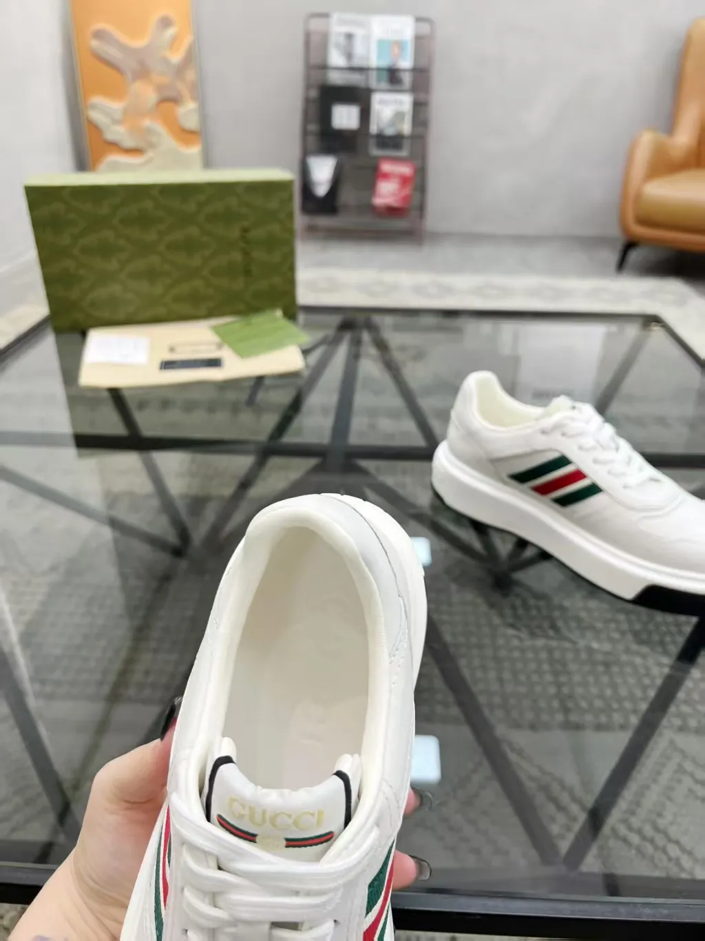 P460 new men's shoes GUCCI [Lightning] latest shoes are shipped. Original quality, fashionable, special materials, sheepskin lining, new packaging. The foot feels super comfortable and the workmanship is impeccable. Size: 38-45